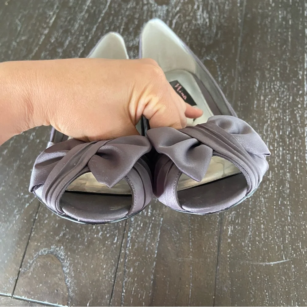 Nina Steel Grey Peep Toe Bow‎ Satin Pumps Heels Special Event Wedding 9M Dressy